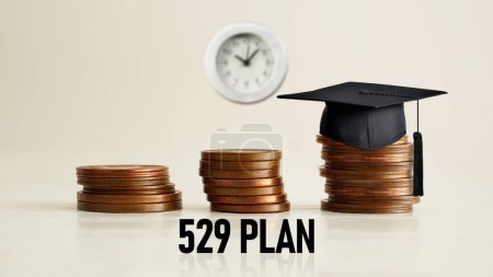 Foto de 529 plan de ahorro de la universidad se muestra utilizando un texto - Imagen libre de derechos