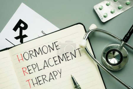 Hormonersatztherapie HRT wird anhand eines Textes dargestellt