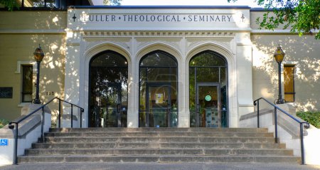 Foto de Edificio Payton en el Seminario Teológico Fuller en Pasadena, Los Ángeles, EE.UU. - Imagen libre de derechos