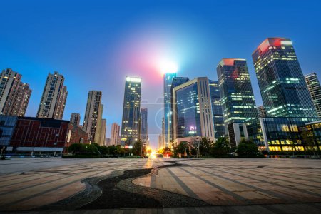 Téléchargez les photos : Gratte-ciel dans le quartier des affaires, vue sur la ville, Changsha, Chine. - en image libre de droit