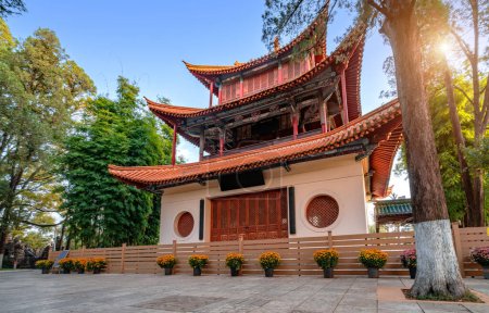 Téléchargez les photos : La tour Daguan a été construite en 1690 et est une unité clé de protection des reliques culturelles dans la province du Yunnan. Kunming, Yunnan, Chine. - en image libre de droit