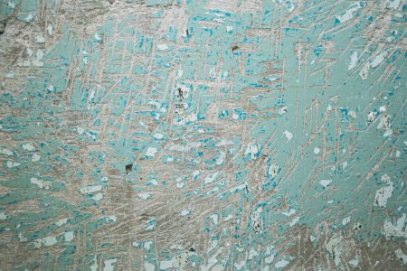 Foto de Textura de una pared de hormigón con el problema de eliminar la pintura al óleo antigua de la capa superficial, para un mayor llenado de la pared - Imagen libre de derechos
