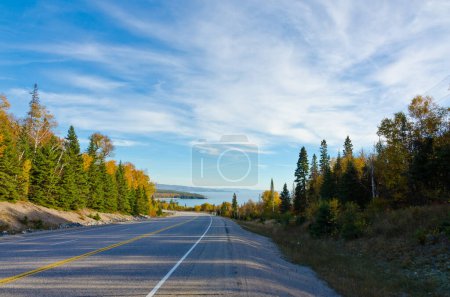 Téléchargez les photos : Transcanadienne près du lac Supérieur, Ontario, Canada - en image libre de droit