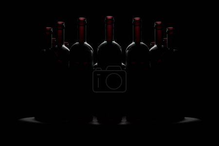 Téléchargez les photos : Dramatiquement éclairé 3D rendu arrangement de bouteilles de vin rouge sur le piédestal. - en image libre de droit