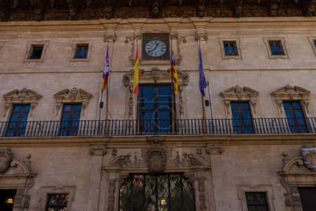 Téléchargez les photos : Chaque pavé et façade dans les rues de Majorque fait écho aux contes de grandeur espagnole, à l'histoire des Baléares et au charme méditerranéen. - en image libre de droit