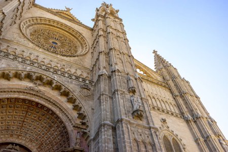 Téléchargez les photos : Beauté Baléare : Le Grandeur de la Cathédrale à Majorque - en image libre de droit