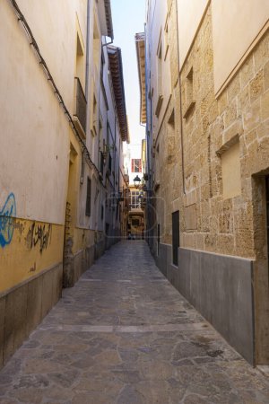Téléchargez les photos : Parcourez les rues de Majorque, où l'architecture historique incarne le charme des Baléares et les traditions espagnoles. - en image libre de droit