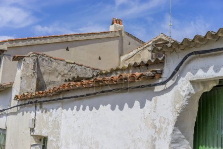 Foto de Callejones serenos, maravillas arquitectónicas, un enclave que encapsula el espíritu de la España tradicional - Imagen libre de derechos