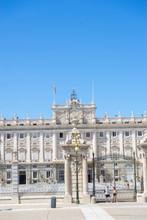 Téléchargez les photos : Retraite royale d'Espagne : Le Palais Royal de Madrid et son charme intemporel - en image libre de droit