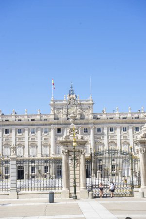 Téléchargez les photos : Majestueux Madrid : aperçu du Grand Palais Royal - en image libre de droit