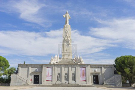 Téléchargez les photos : Madrids attraction sud, mêlant spiritualité et beauté pittoresque. L'attrait historique de Getafe. - en image libre de droit