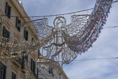 Foto de Experimenta el ambiente festivo en las calles de Málaga, España, durante la alegre celebración navideña. - Imagen libre de derechos