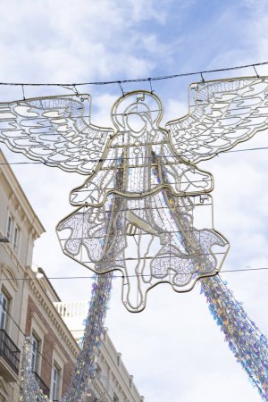 Foto de Las calles históricas de Málaga se iluminan, irradian alegría navideña y crean un mágico paraíso invernal. - Imagen libre de derechos