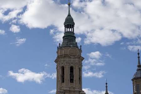 Torre de la Basílica del Pilar, un buen ejemplo de arquitectura mudéjar, perfecta para temas de herencia religiosa y española