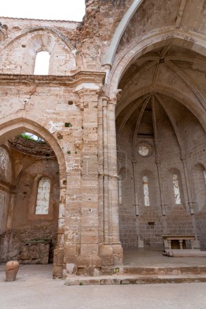 The Gothic apse and remains of an altar in the Monasterio de Piedra, framed by slender columns and lancet windows.