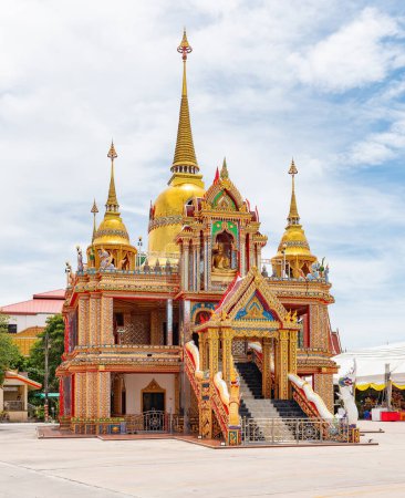 Téléchargez les photos : L'un des bâtiments de Wat Huai Yai, un temple bouddhiste à Huai Yai, Pattaya City, Chonburi, Thaïlande. - en image libre de droit