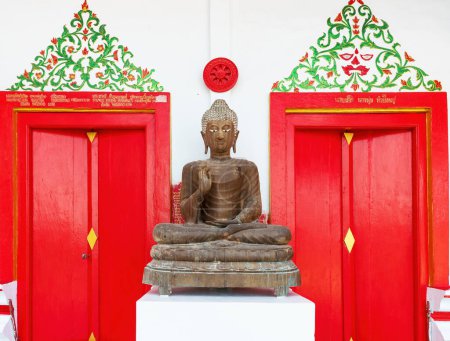 Téléchargez les photos : Image de Bouddha à Wat Huai Yai, un temple bouddhiste à Huai Yai, ville de Pattaya, Chonburi, Thaïlande. - en image libre de droit