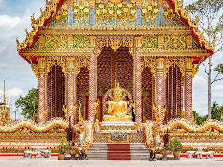 Téléchargez les photos : Image de Bouddha à Wat Huai Yai, un temple bouddhiste à Huai Yai, ville de Pattaya, Chonburi, Thaïlande. - en image libre de droit