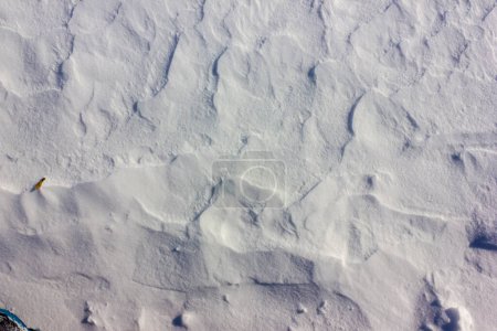 Foto de Cristal blanco nieve superficie tiempo de Navidad en un día de diciembre soleado en Alemania - Imagen libre de derechos