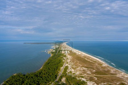Téléchargez les photos : Vue Aérienne de Fort Morgan Beach à Gulf Shores, Alabama - en image libre de droit