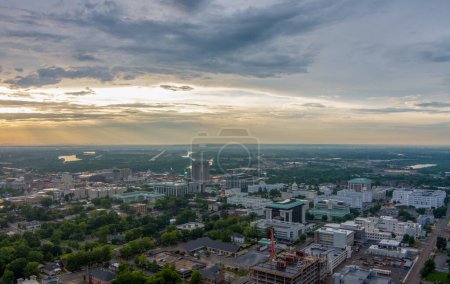 Téléchargez les photos : Vue aérienne de Montgomery, Alabama au coucher du soleil - en image libre de droit