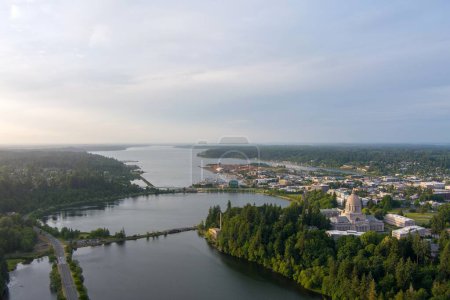 Vista aérea de Olympia, Washington al atardecer en junio