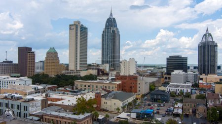 Foto de Vista aérea del centro de Mobile, Alabama skyline frente al mar - Imagen libre de derechos