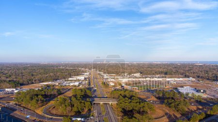 Vista aérea de West Mobile, Alabama al atardecer en enero