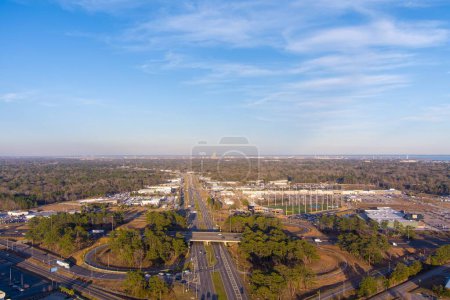 Vista aérea de West Mobile, Alabama al atardecer en enero