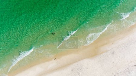 Drone fotografía del oleaje en la playa de Pensacola en mayo