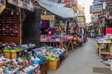 Téléchargez les photos : PORT SAID, EGYPT - FEBRUARY 3, 2019: Street market in Port Said, Egypt - en image libre de droit