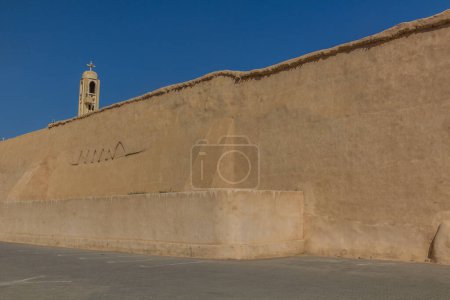 Foto de Wall of Saint Pishoy (Bishoi) monastery in Wadi El Natrun, Egypt - Imagen libre de derechos