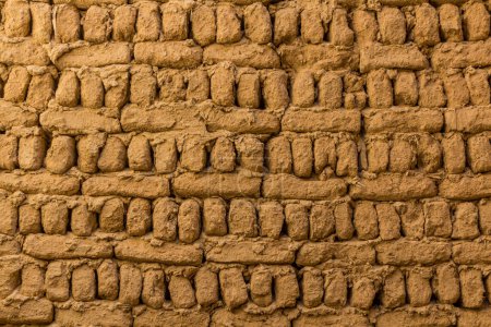 Foto de Detail of mud brick wall in Al Qasr village in Dakhla oasis, Egypt - Imagen libre de derechos