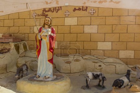Foto de WADI NATRUN, EGYPT - JANUARY 30, 2019: Jesus sculpture at Saint Pishoy (Bishoi) monastery in Wadi El Natrun, Egypt - Imagen libre de derechos