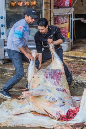 Foto de ALEXANDRIA, EGYPT - FEBRUARY 2, 2019: Whoel cow at a butchery in Alexandria, Egypt - Imagen libre de derechos