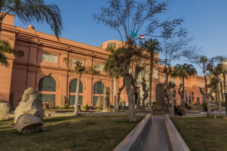 Foto de CAIRO, EGYPT - JANUARY 27, 2019: Building of the Egyptian Museum in Cairo, Egypt - Imagen libre de derechos