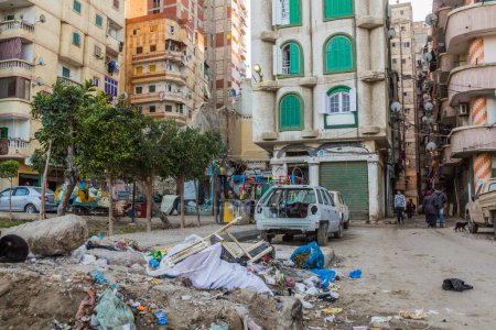 Foto de ALEXANDRIA, EGYPT - FEBRUARY 2, 2019: Rubbish on streets in Alexandria, Egypt - Imagen libre de derechos