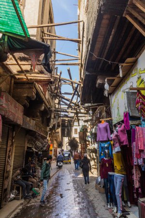 Téléchargez les photos : CAIRO, EGYPT - JANUARY 29, 2019: El-Khayamiya (Tentmakers) street in Cairo, Egypt - en image libre de droit