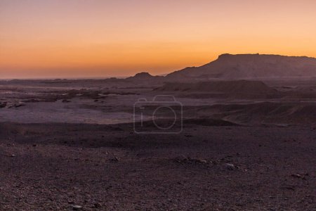 Foto de Sunset in a desert near Dakhla oasis, Egypt - Imagen libre de derechos