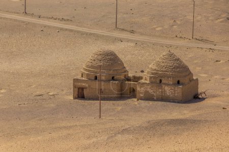 Téléchargez les photos : Old tombs in Al Qasr village in Dakhla oasis, Egypt - en image libre de droit