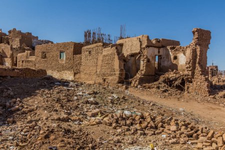 Foto de Demolished old houses in Mut town in Dakhla oasis, Egypt - Imagen libre de derechos