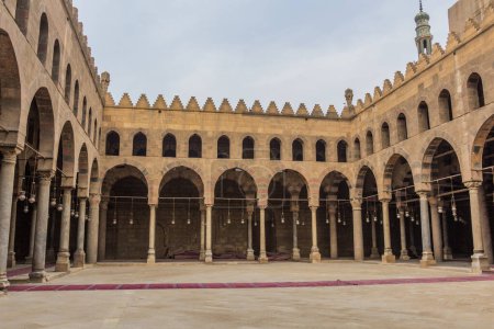 Téléchargez les photos : Courtyard of Al-Nasir Muhammad Mosque in the Citadel of Cairo, Egypt - en image libre de droit