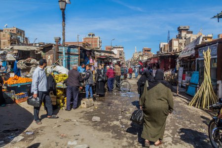 Téléchargez les photos : PORT SAID, EGYPT - FEBRUARY 3, 2019: View of a market in Port Said, Egypt - en image libre de droit