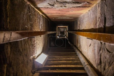 Téléchargez les photos : Stairway in the Red Pyramid in Dahshur, Egypt - en image libre de droit
