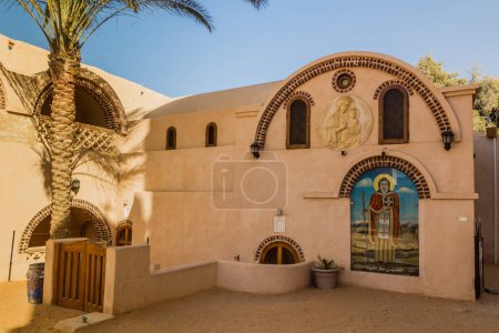 Téléchargez les photos : AMA NATRUN, EGYPTE - 30 JANVIER 2019 : Monastère de Sainte Marie El-Sourian à Wadi El Natrun, Egypte - en image libre de droit