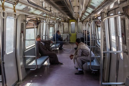 Téléchargez les photos : CAIRO, EGYPT - FEBRUARY 4, 2019: Interior of a metro train in Cairo, Egypt - en image libre de droit