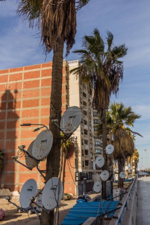 Foto de PORT SAID, EGYPT - FEBRUARY 3, 2019: Various satellite dishes in Port Said, Egypt - Imagen libre de derechos