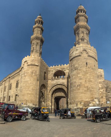 Téléchargez les photos : CAIRO, EGYPT - JANUARY 29, 2019: Bab Zuweila gate in Cairo, Egypt - en image libre de droit
