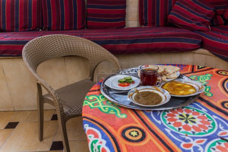 Foto de Breakfast in Egypt - fuul, bread, salad, omelette and tea - Imagen libre de derechos