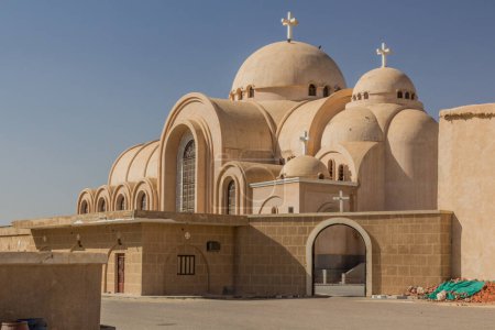 Téléchargez les photos : Église du monastère Saint Pishoy (Bishoi) à Wadi El Natrun, Égypte - en image libre de droit
